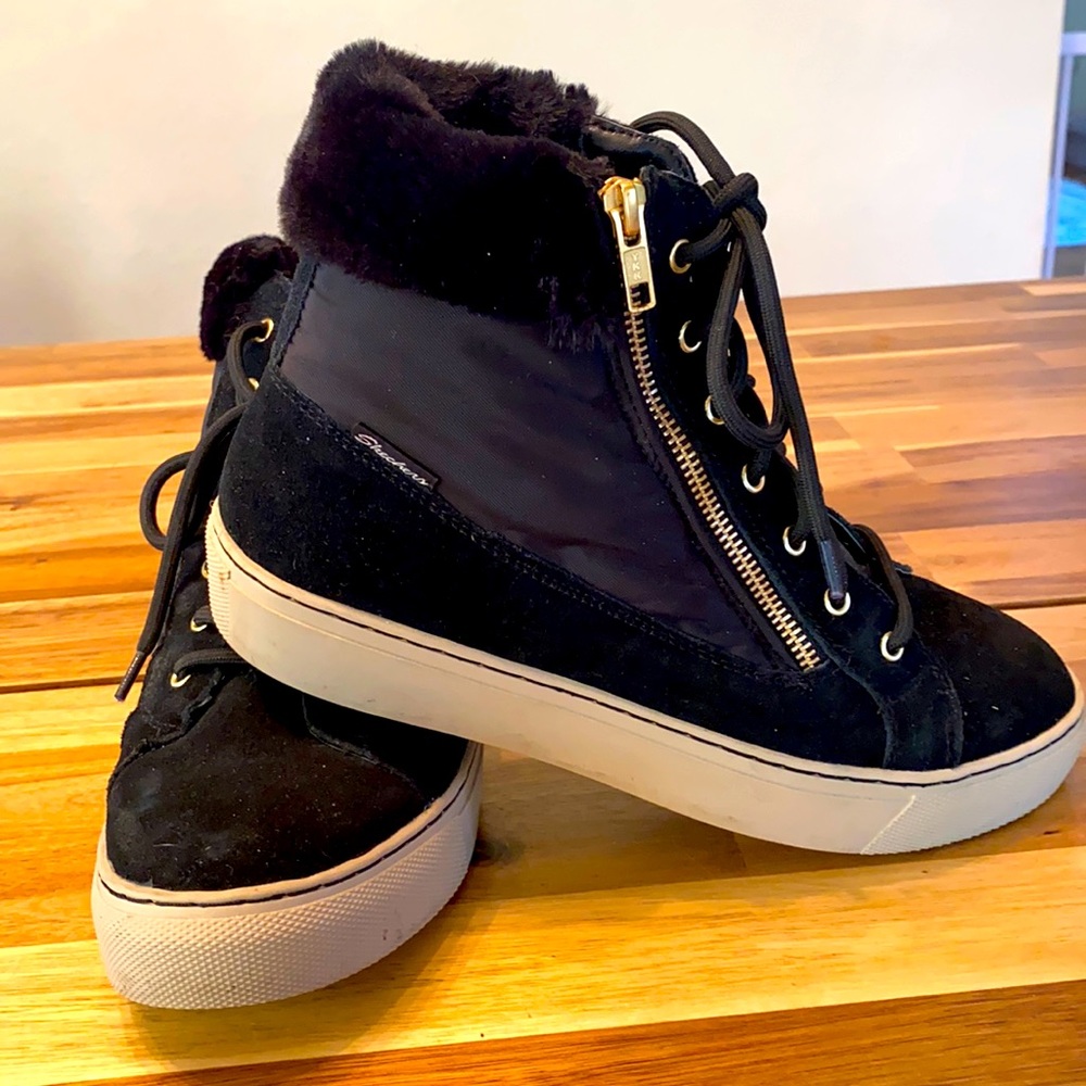 Skechers Faux Fir lined - Black Weather Boot. Sz 8